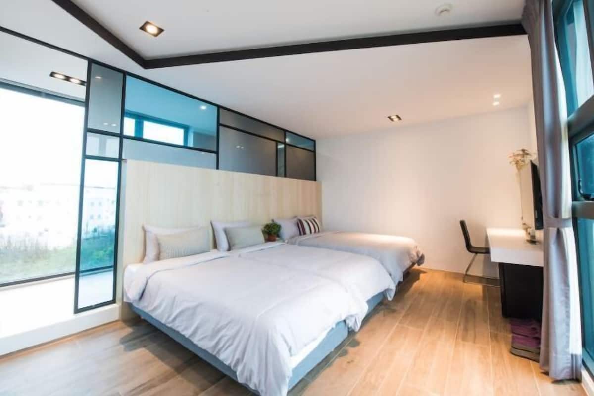 Premium bedding, desk, soundproofing, individually decorated