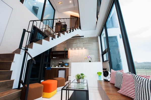 Coin salon dans le hall