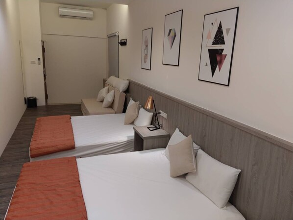 Standard Quadruple Room | Desk, free WiFi - Fun Sun B&B (Magong)