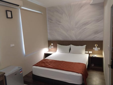 Standard Room | Desk, free WiFi