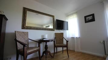 Chambre Double Deluxe, salle de bains privée, vue montagne | Rideaux occultants, chambres insonorisées, Wi-Fi gratuit, draps fournis