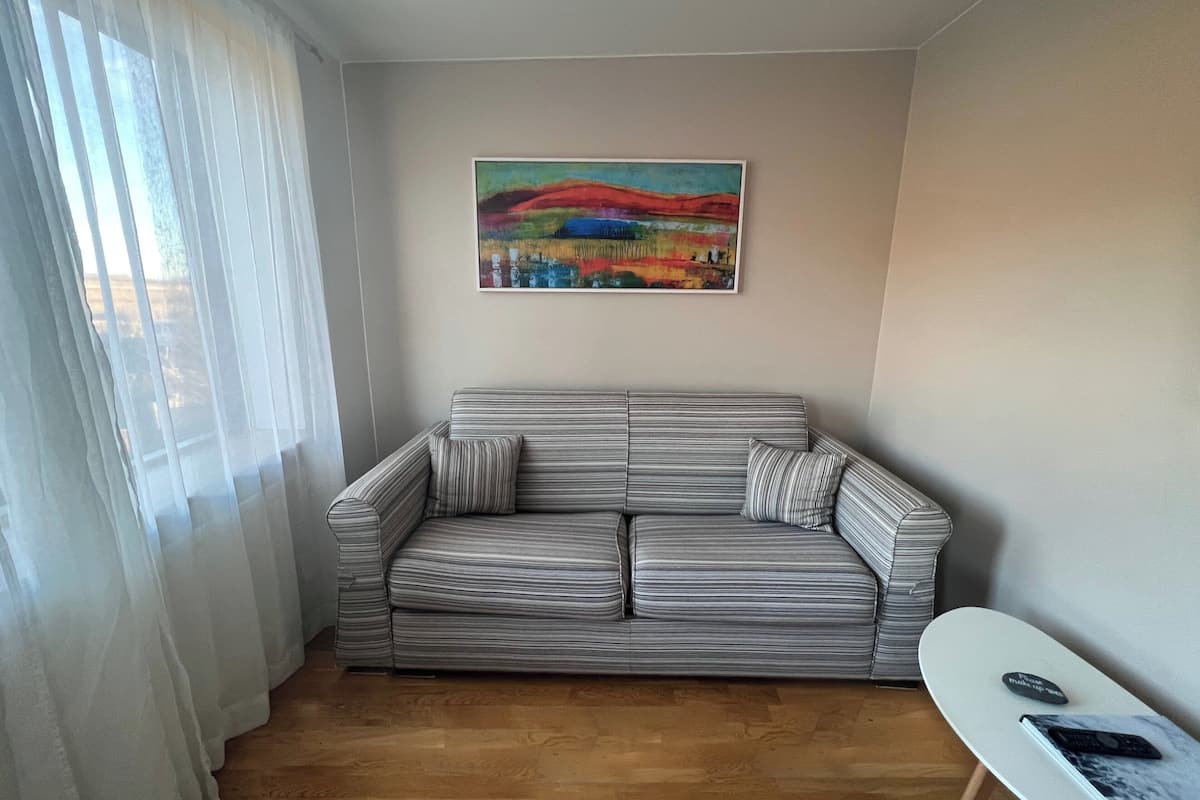 1 bedroom, blackout curtains, soundproofing, free wifi