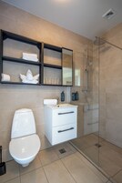 Deluxe Double Room, Private Bathroom, Mountain View | Bathroom | Shower, free toiletries, hair dryer, bathrobes