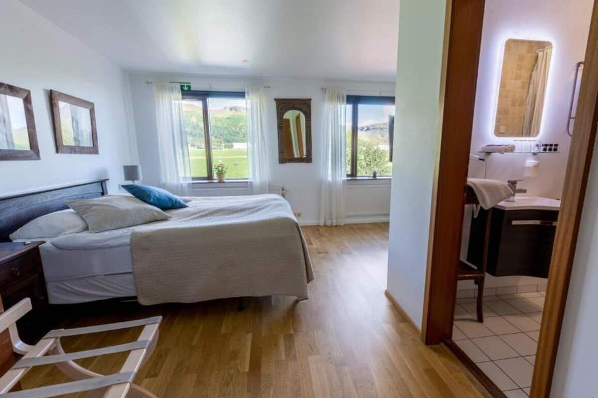 1 bedroom, blackout curtains, soundproofing, free wifi