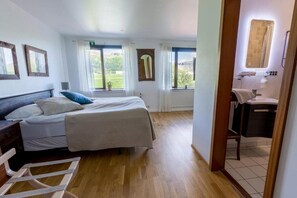 Deluxe Triple Room, Private Bathroom, Mountain View | Blackout curtains, soundproofing, free WiFi, bed sheets