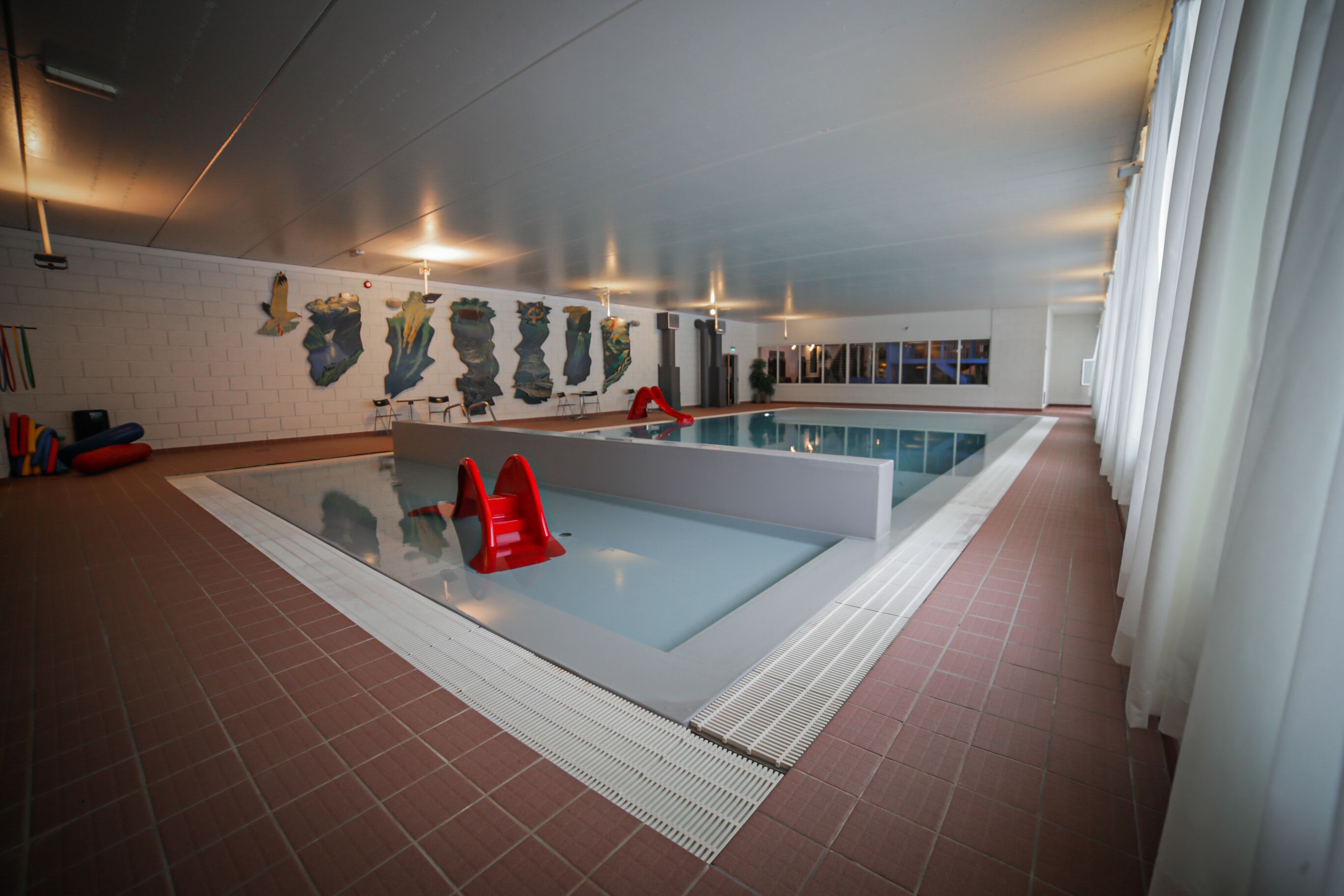 Innendørsbasseng