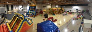 Área de juegos infantiles techada