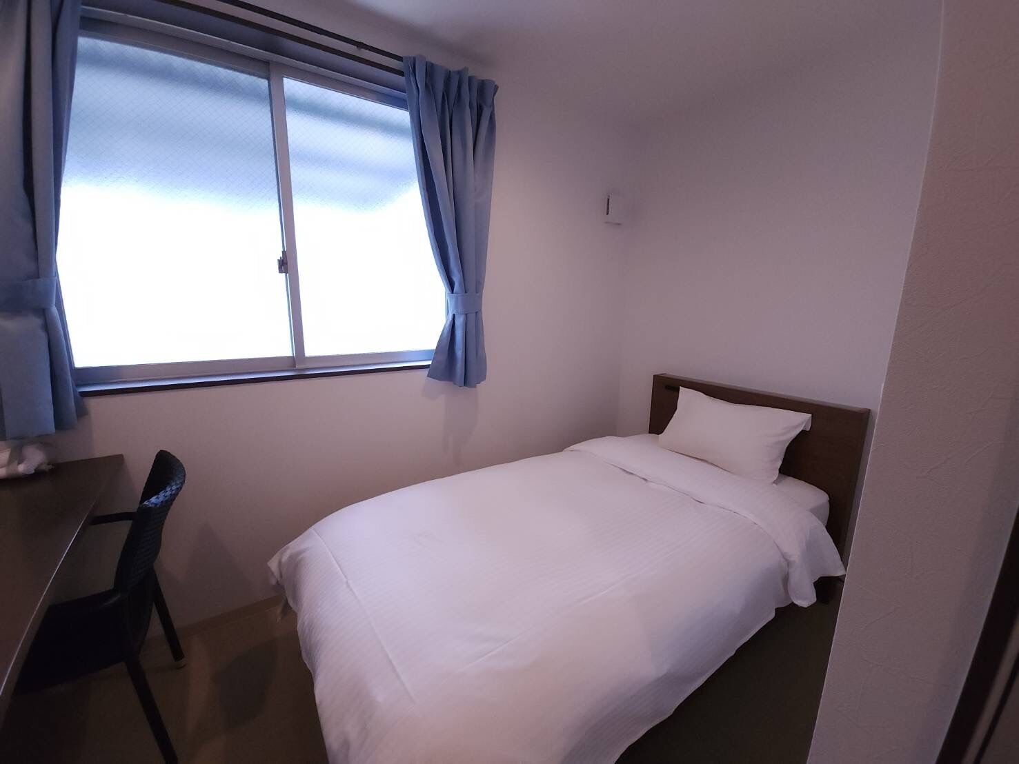 Free WiFi, bed sheets