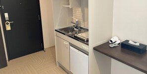 Chambre avec lits jumeaux, 2 lits jumeaux, non-fumeur (with Unit Bath) | Cuisinette privée | Micro-ondes dans les aires communes