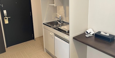 Non-Smoking Twin Room (with Unit Bath) | Private kitchenette | Microwave