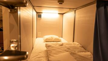 Capsule room for men only (Non-Smoking) | Free WiFi, bed sheets