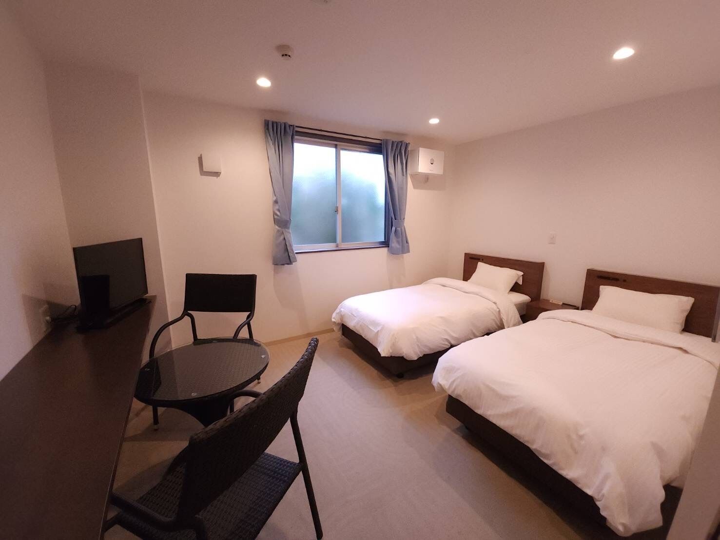 Free WiFi, bed sheets
