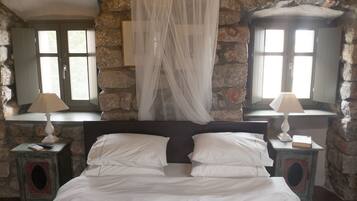 2 bedrooms, Egyptian cotton sheets, individually decorated