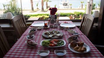 Frühstück, Mittagessen und Abendessen