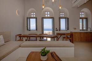 Kjøleskap, espressomaskin, kaffetrakter/tekoker og vannkoker