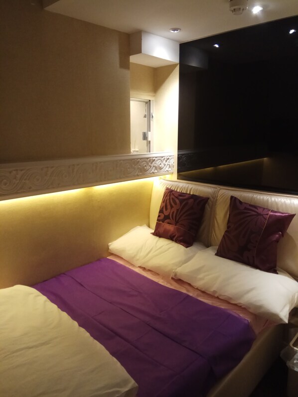 ロマンティック ダブルルーム ダブルベッド 1 台 | WiFi (無料)