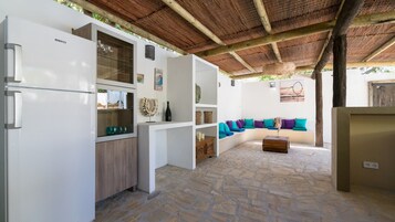 Bar junto a la piscina