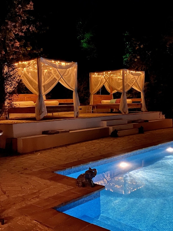 Seasonal outdoor pool