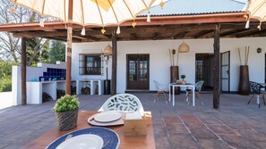 Outdoor dining - Bed & Breakfast Casa Baliza - Adults Only (Alhaurin el Grande)
