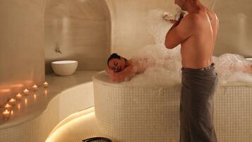 Couples treatment room(s), sauna, hot tub, steam room