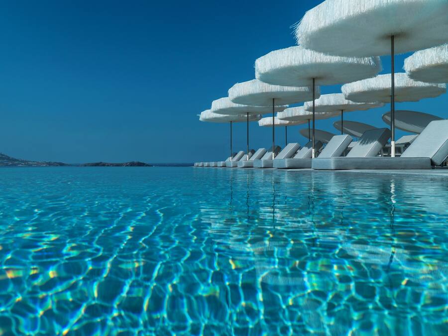 Piscina coperta, piscina stagionale all'aperto