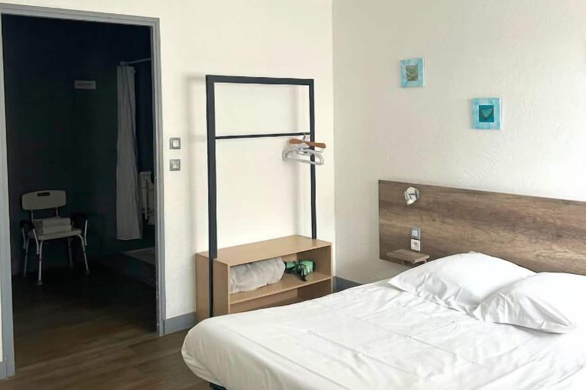 double room, accessible, ground floor | 1 bedroom, individually decorated, individually furnished