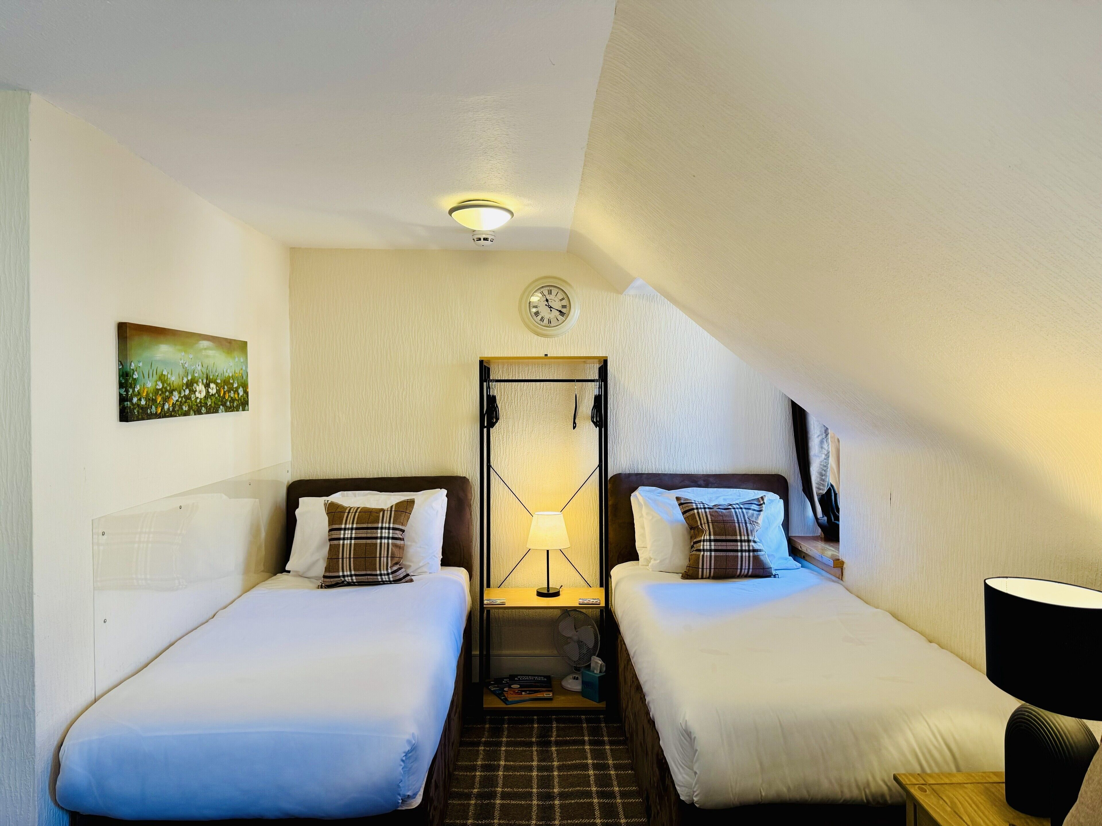 Habitación familiar, varias camas, para no fumadores, baño en la habitación | Ropa de cama hipoalergénica, camas Tempur-Pedic y wifi gratis 