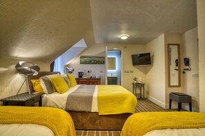 Family Room, Multiple Beds, Non Smoking, Ensuite | Hypo-allergenic bedding, Tempur-Pedic beds, free WiFi, bed sheets