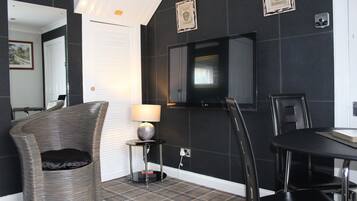 Standard Apartment, Multiple Beds, Non Smoking, Kitchen | Living area | Flat-screen TV