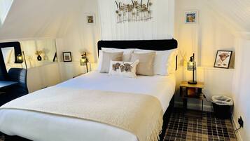 Standard Double Room, 1 Double Bed, Non Smoking, Ensuite | Hypo-allergenic bedding, Tempur-Pedic beds, free WiFi, bed sheets