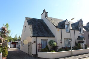 Exterior - Pitfaranne Guest House (Inverness)