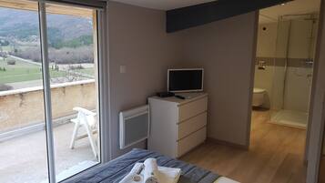 House, Mountain View | In-room safe, blackout drapes, cribs/infant beds, free WiFi