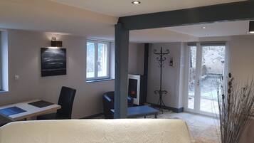 House, Mountain View | Living room | Flat-screen TV