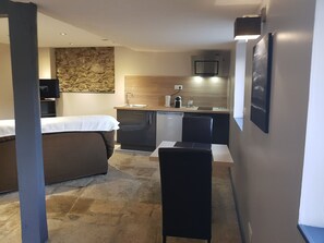 Ferienhaus, Bergblick | Wohnzimmer | Flachbildfernseher