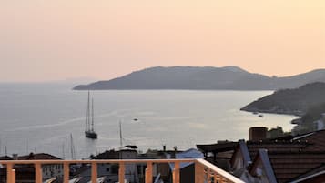 Duplex, 2 Bedrooms, Sea View | Premium bedding, individually decorated, individually furnished, desk