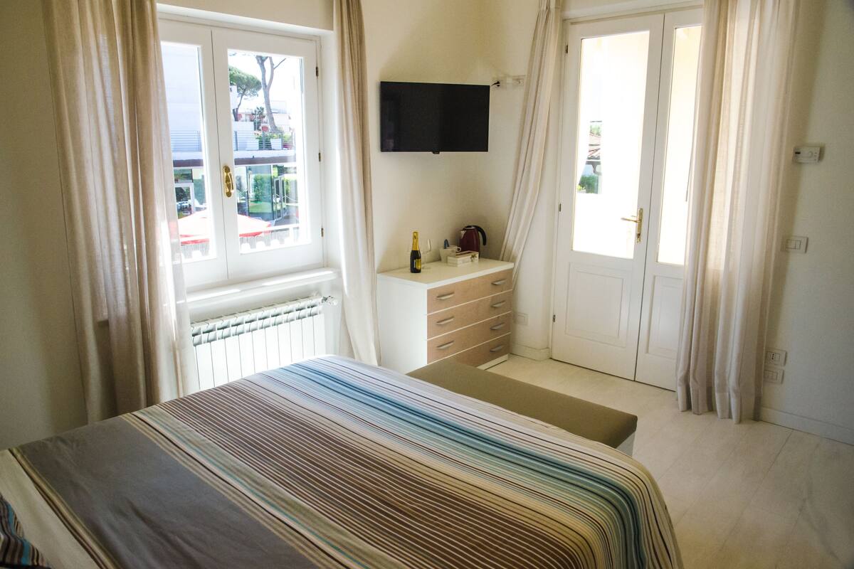 In-room safe, desk, free cots/infant beds, free WiFi