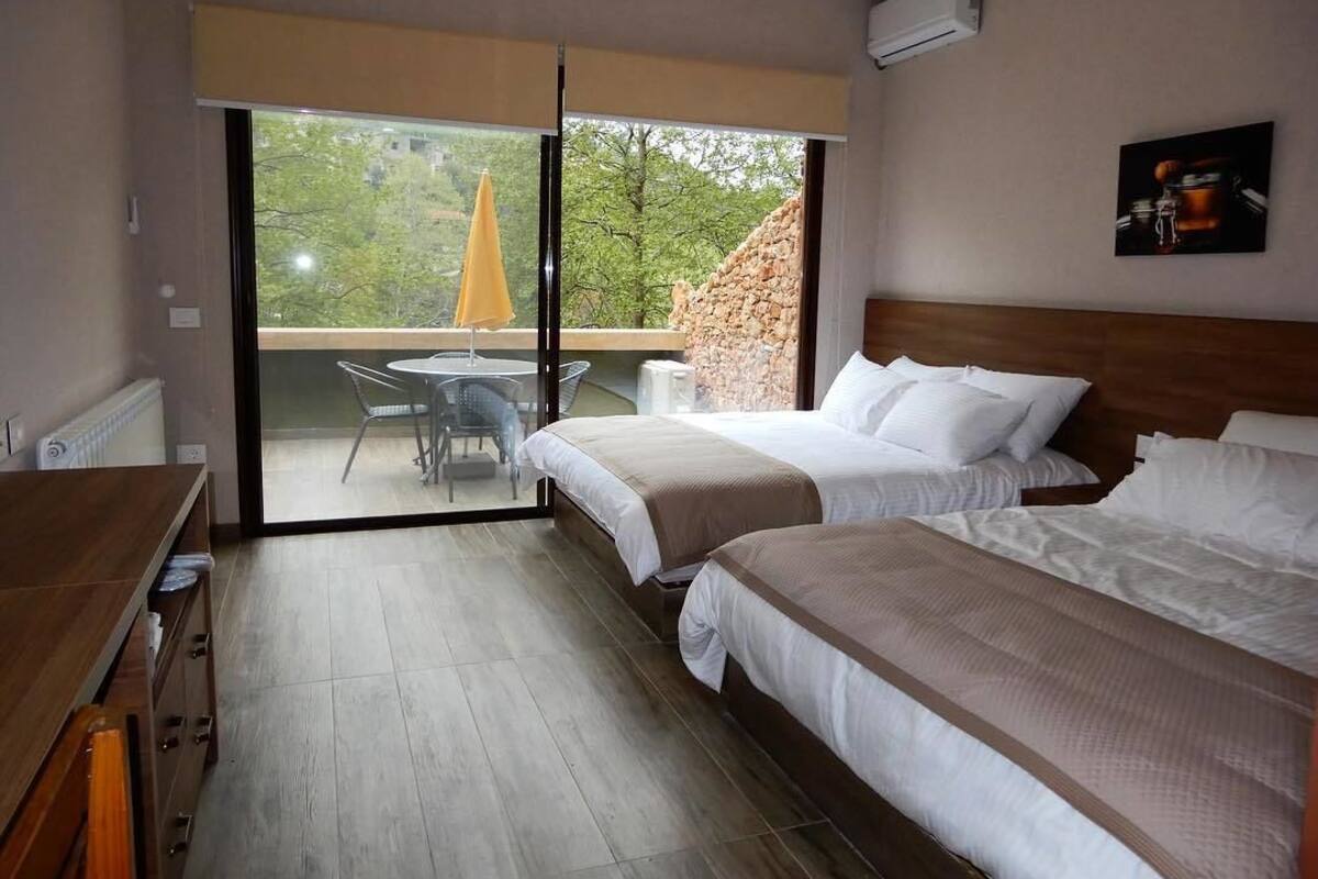 Cortinas blackout, ferros/tábuas de passar roupa, roupa de cama