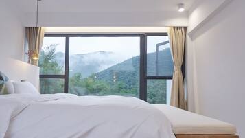 Comfort Loft | Minibar, desk, blackout drapes, rollaway beds