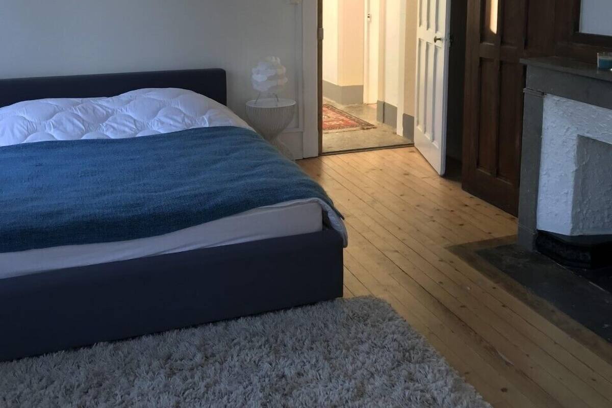Decoración personalizada, muebles diferentes y cortinas blackout