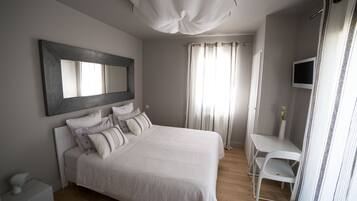 Habitación doble Confort | Decoración personalizada, muebles diferentes y insonorización