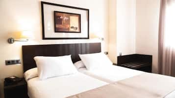 Basic Single Room | Minibar, in-room safe, desk, iron/ironing board