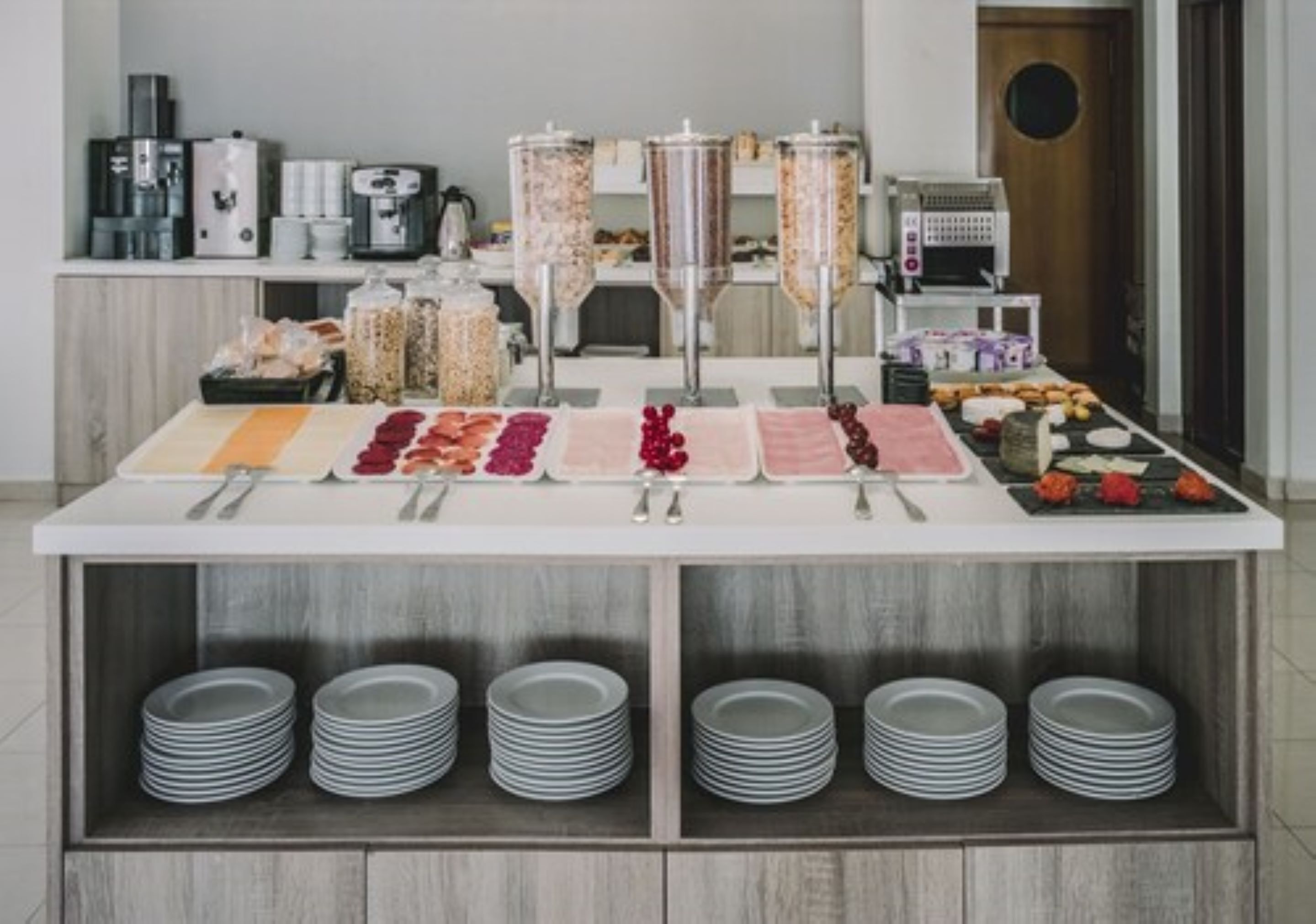 daily continental breakfast (eur 8.50 per person)