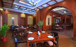 Bar (on property) - Chanakya BNR Hotel (Ranchi)