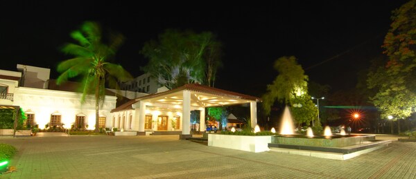 Chanakya Bnr Hotel - Ranchi