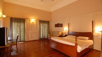 Classic Room | Premium bedding, minibar, in-room safe, desk
