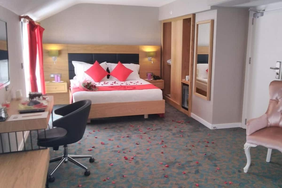 2 bedrooms, egyptian cotton sheets, premium bedding, down duvets