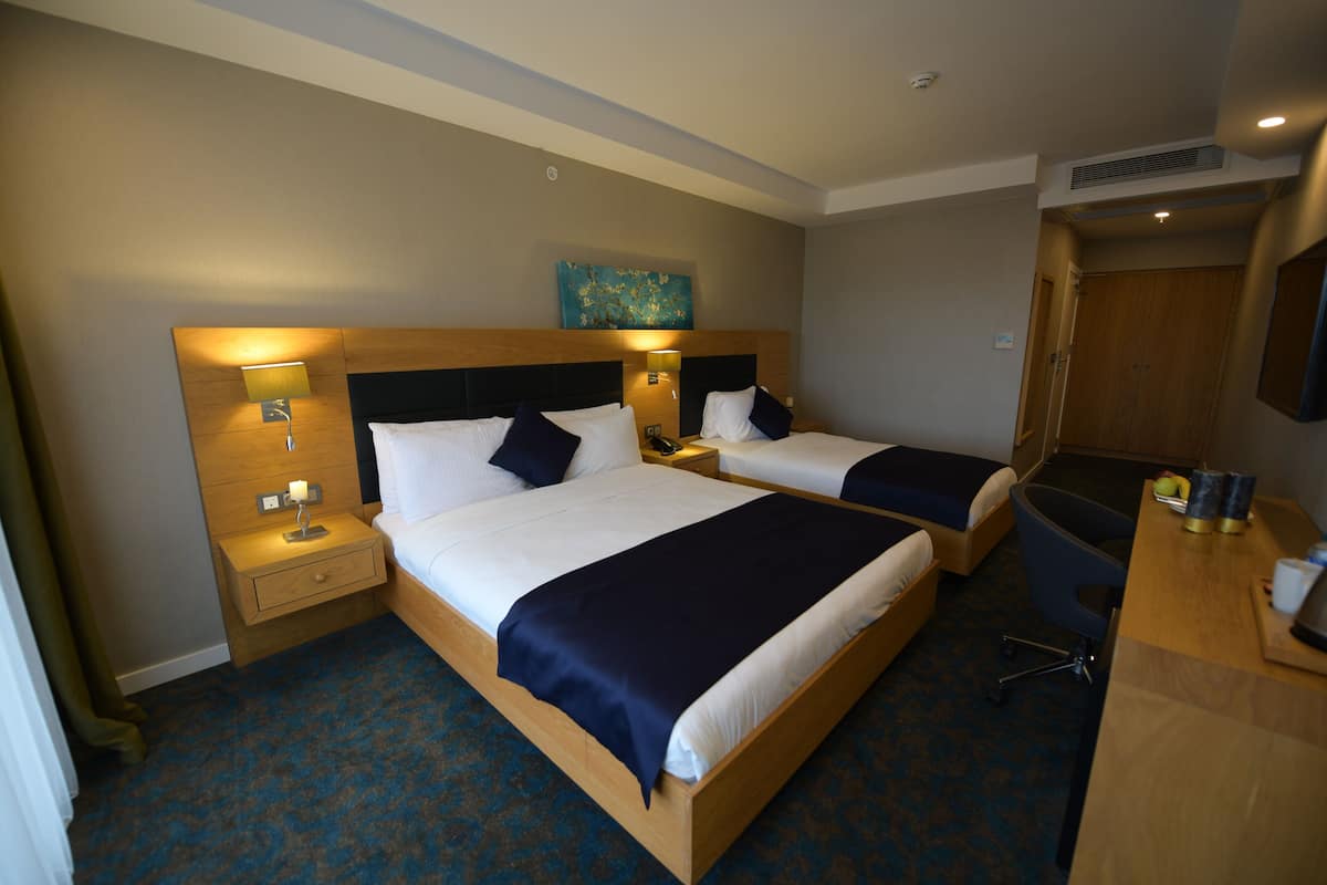 Deluxe Triple Room, 1 Bedroom, Partial Sea View | 2 bedrooms, Egyptian cotton sheets, premium bedding, down comforters