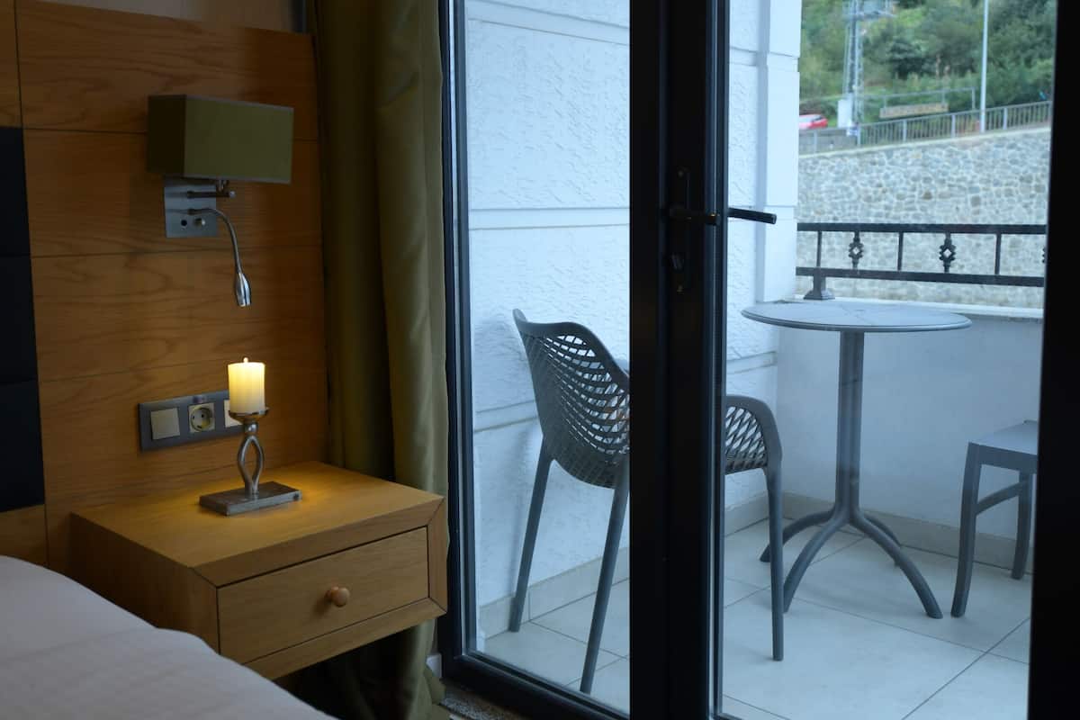 deluxe double room, mountain view | 2 bedrooms, egyptian cotton sheets, premium bedding, down duvets