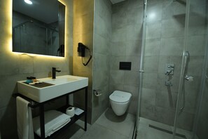 Shower, free toiletries, hair dryer, slippers - Sera Nature Hotel (Akçaabat)