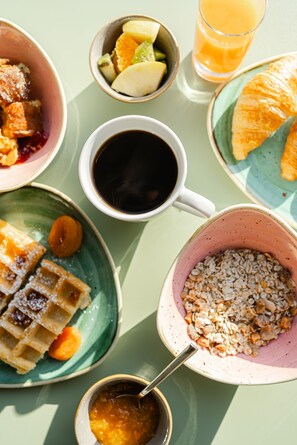 Daily buffet breakfast for a fee - Hotel du Golfe (Ajaccio)